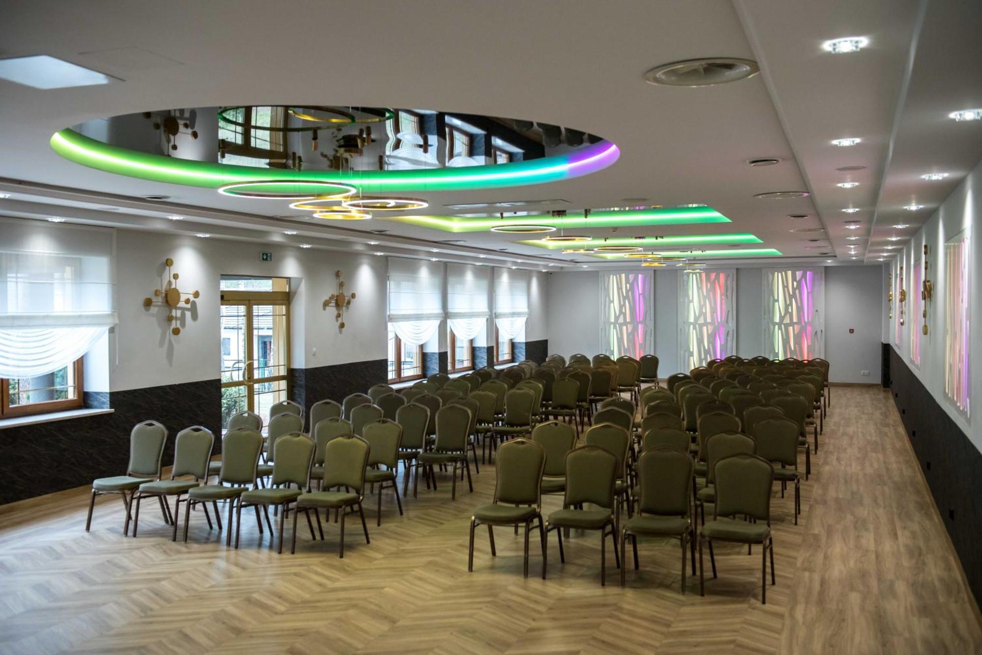 Hotel Paradiso Suchedniów Exteriör bild