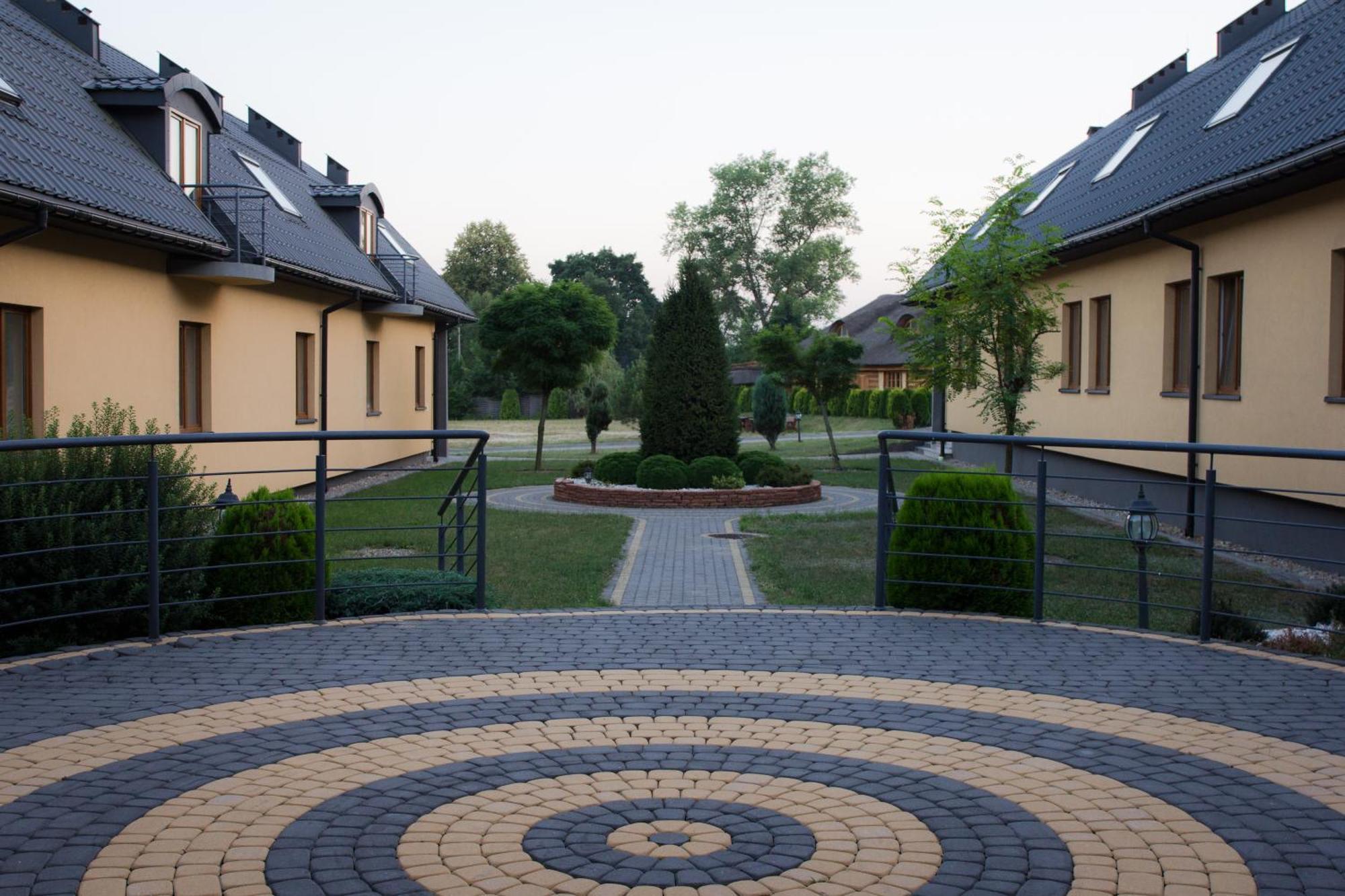 Hotel Paradiso Suchedniów Exteriör bild